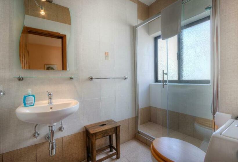 پانسیون Green Grove Guest House