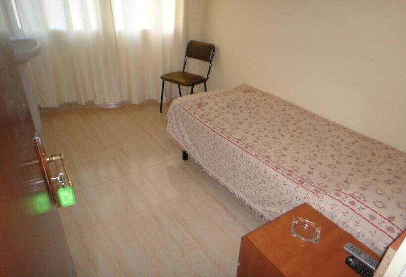 פנסיון Pensió Restaurant Llança