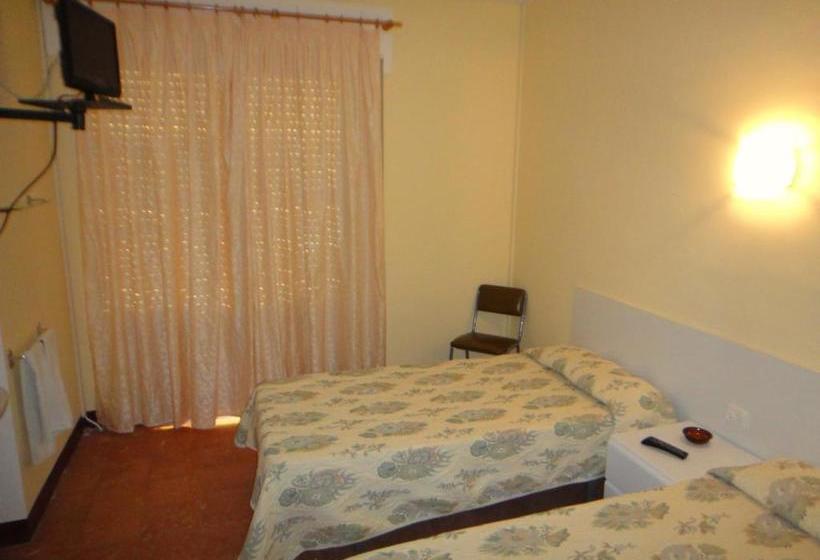 פנסיון Pensió Restaurant Llança