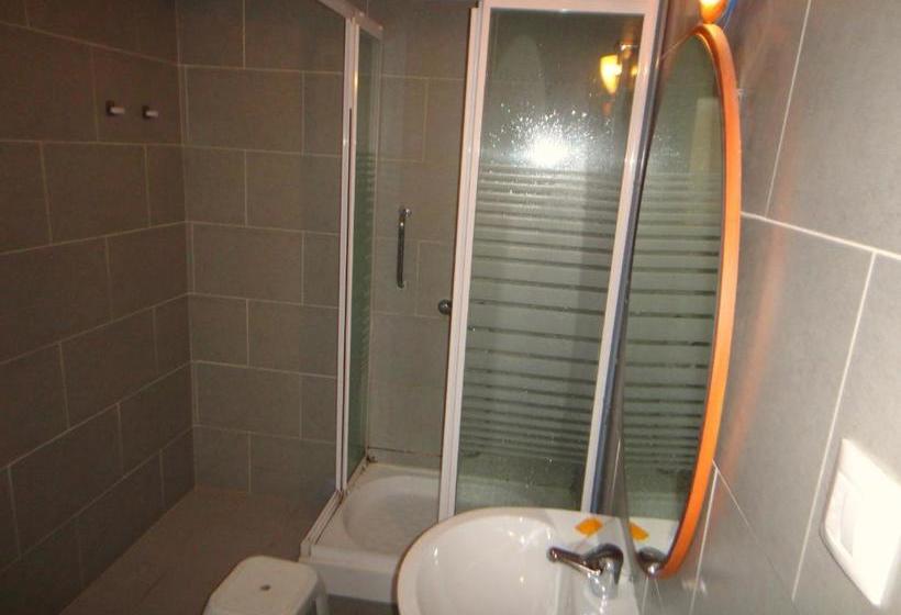 פנסיון Pensió Restaurant Llança