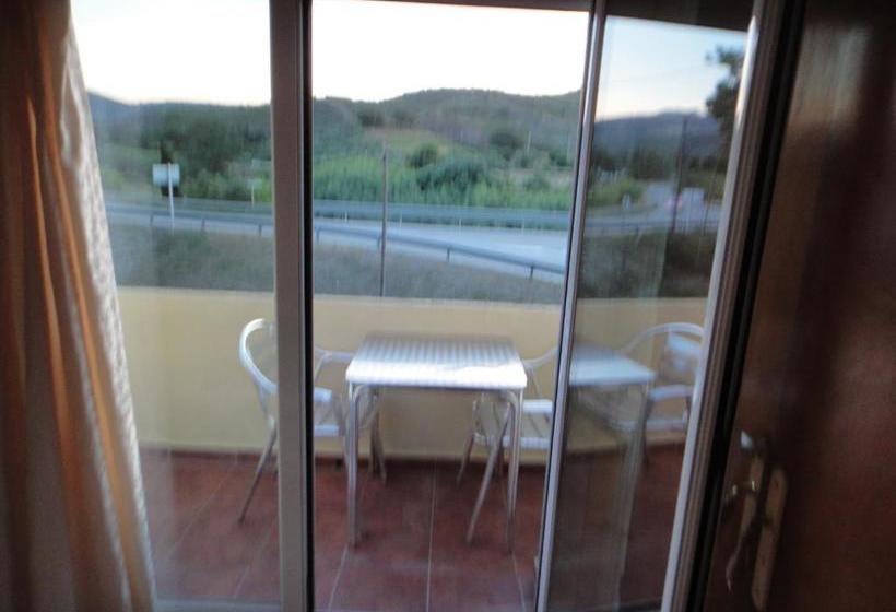 פנסיון Pensió Restaurant Llança