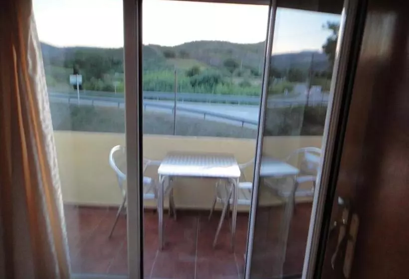 ペンション Pensió Restaurant Llança