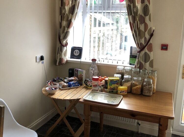 ペンション The New Inn Guest House