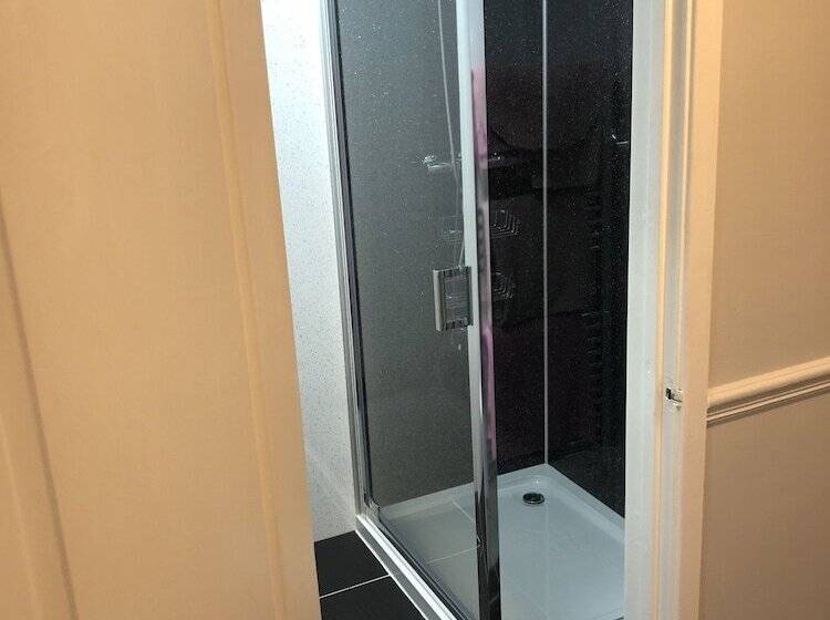 ペンション The New Inn Guest House