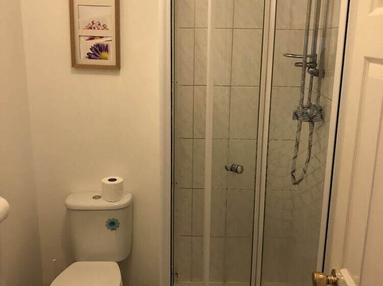 ペンション The New Inn Guest House