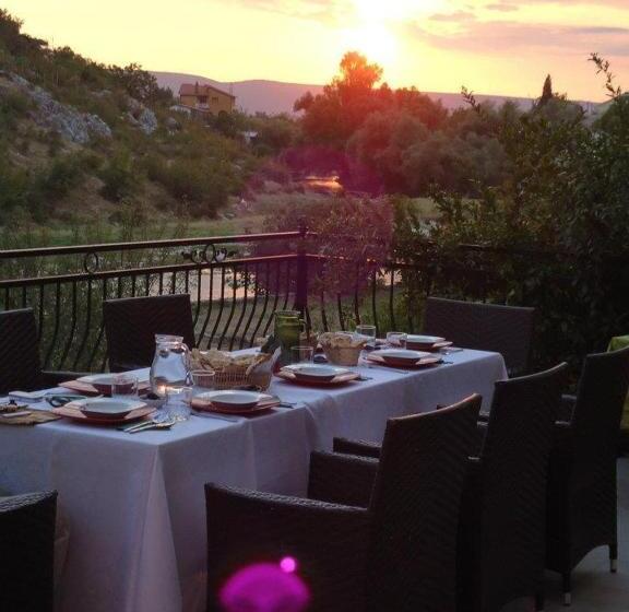 پانسیون Villa Velagic