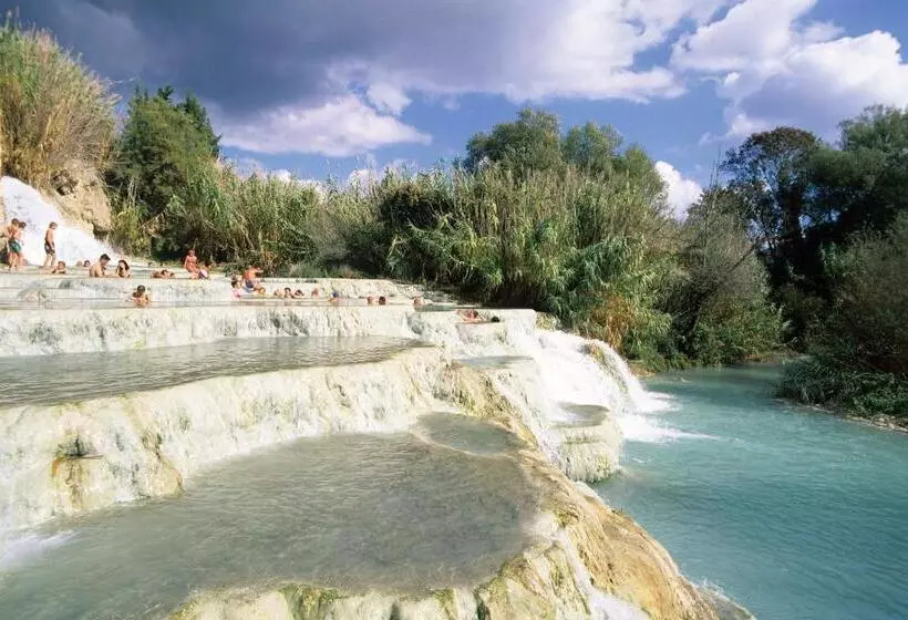 ホテル Agriturismo Le Cascatelle