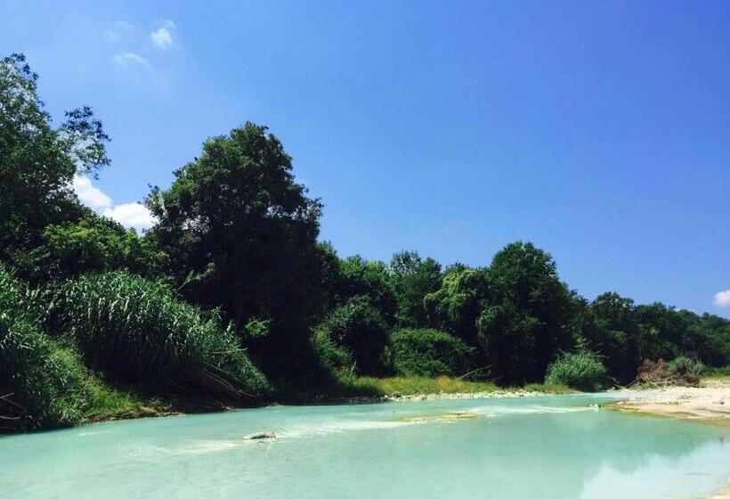 בית מלון כפרי Agriturismo Le Cascatelle