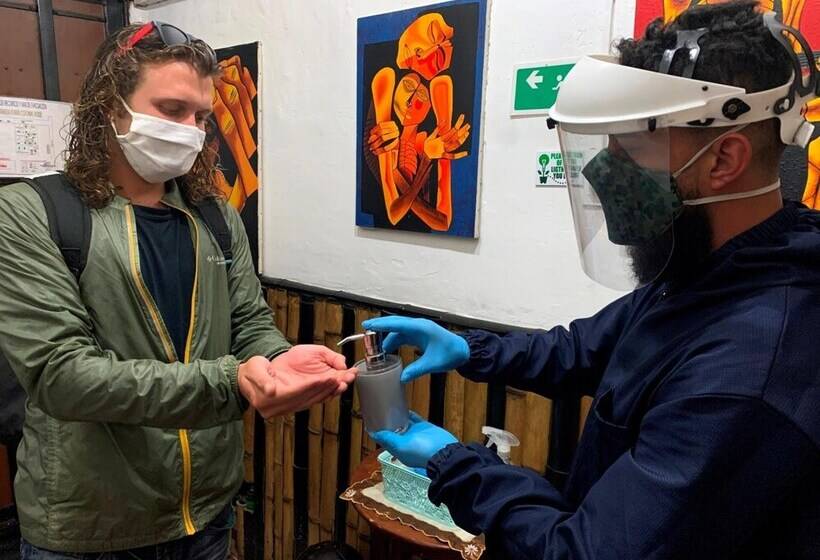 פנסיון Colonial House Inn