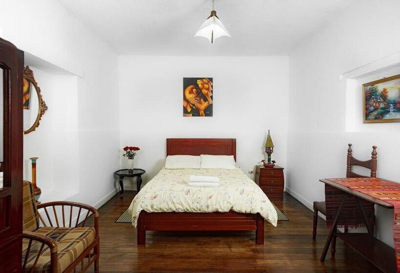 פנסיון Colonial House Inn