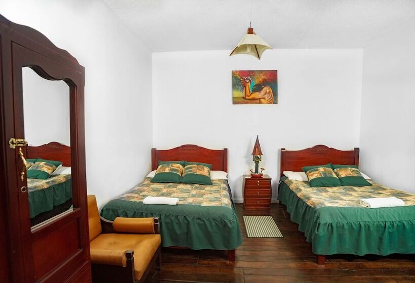 פנסיון Colonial House Inn