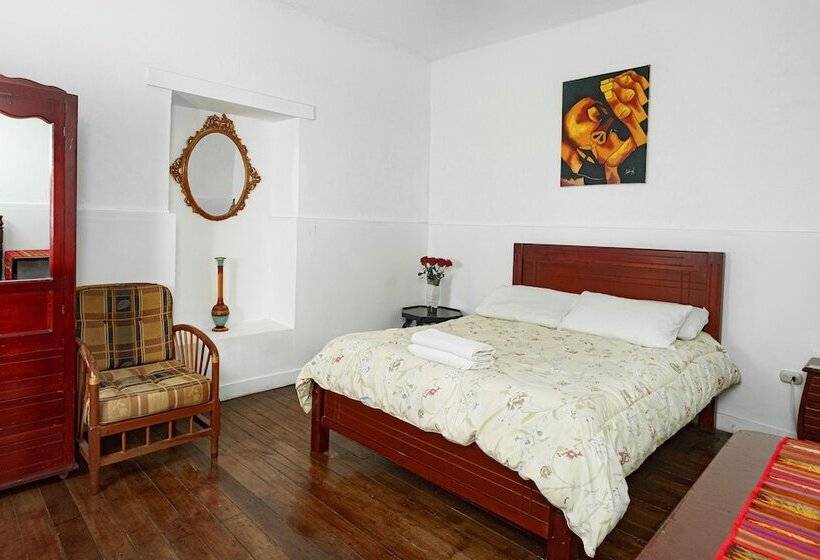 פנסיון Colonial House Inn