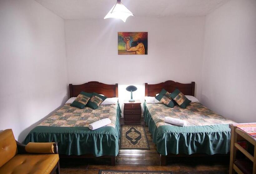 פנסיון Colonial House Inn