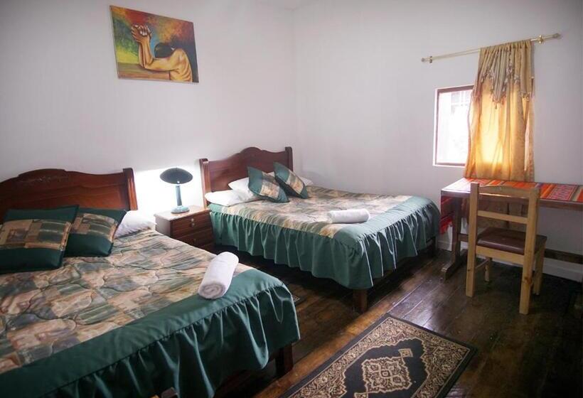 פנסיון Colonial House Inn