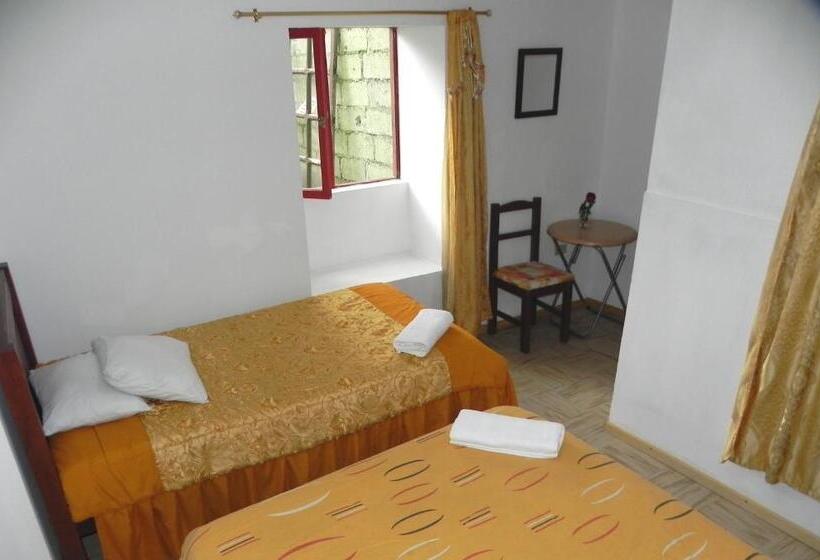 פנסיון Colonial House Inn