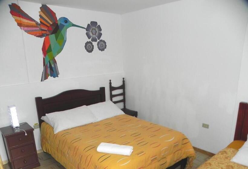 פנסיון Colonial House Inn