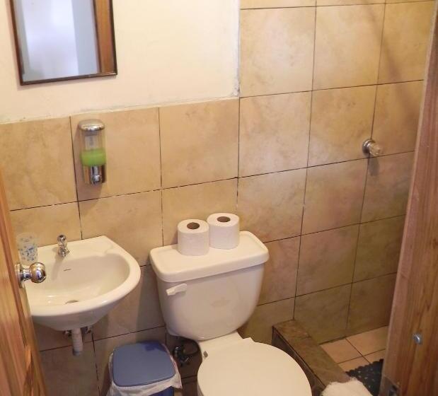 פנסיון Colonial House Inn