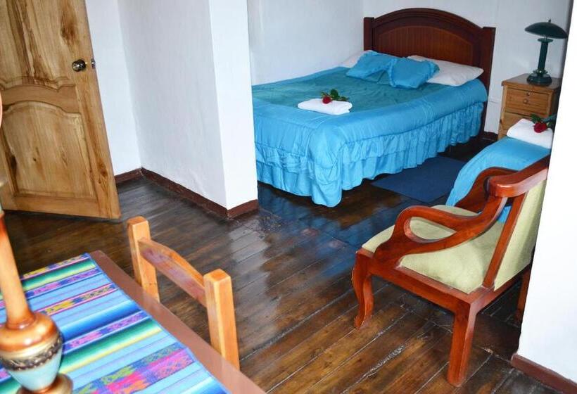 פנסיון Colonial House Inn