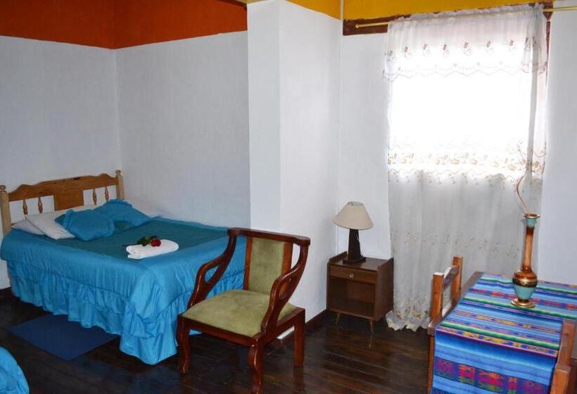 פנסיון Colonial House Inn