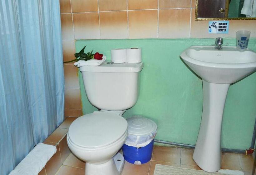 פנסיון Colonial House Inn