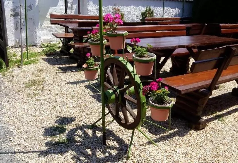 ペンション Fehérló Vendégház & Restaurant