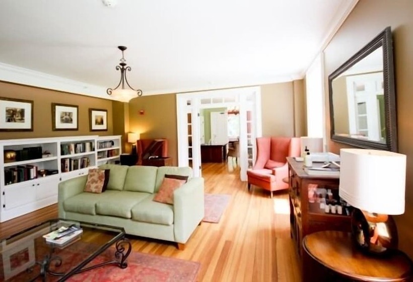 旅馆 Snapdragon Inn