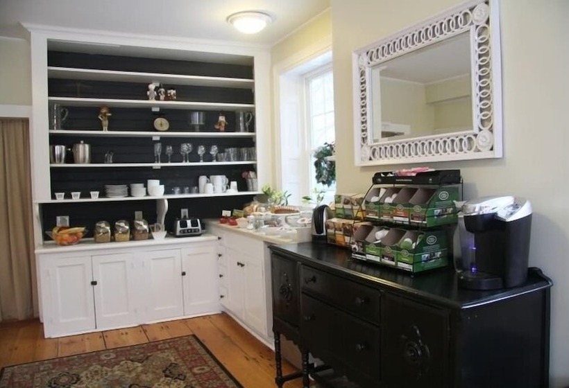 旅馆 Snapdragon Inn