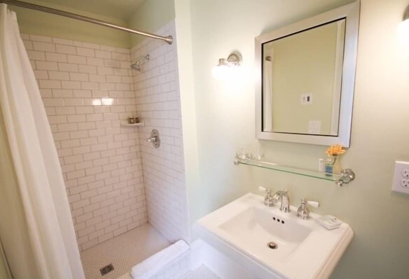 旅馆 Snapdragon Inn