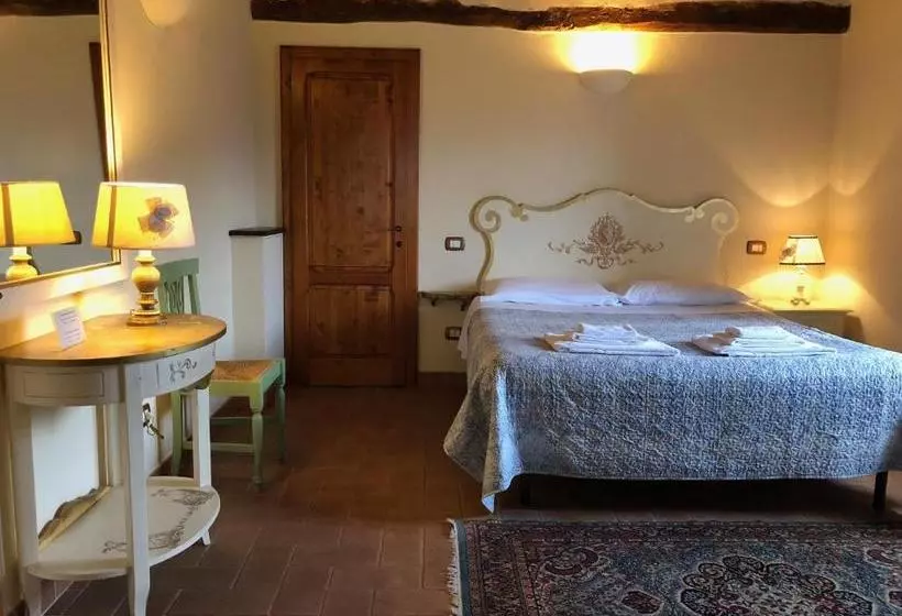 هتل Antico Borgo De Romolini