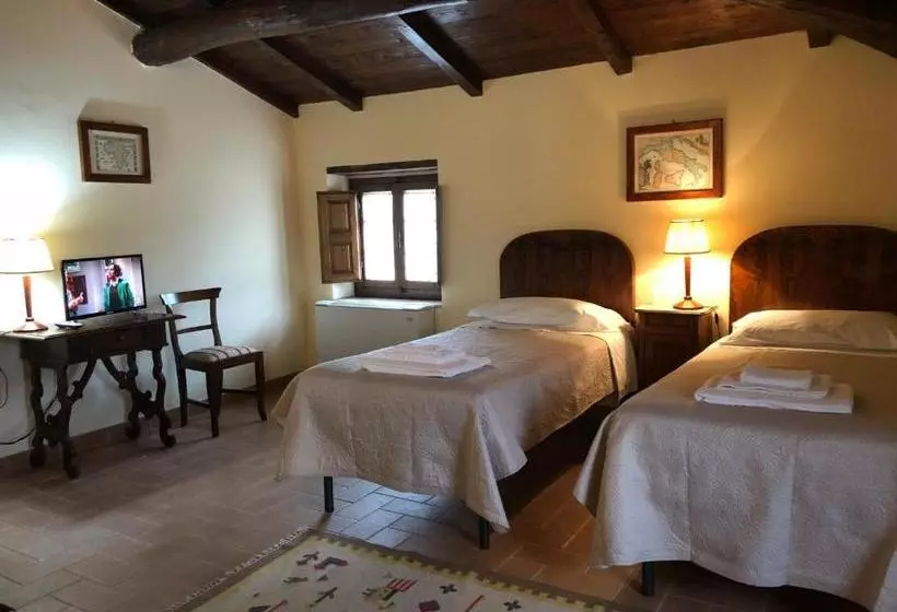 هتل Antico Borgo De Romolini