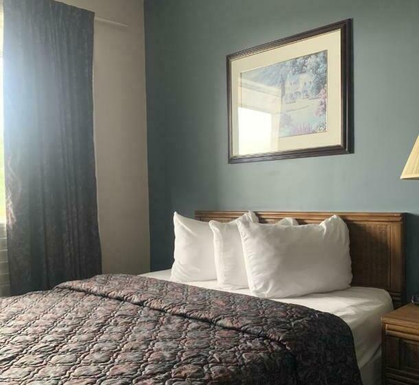 מוטל Bancroft Inn & Suites