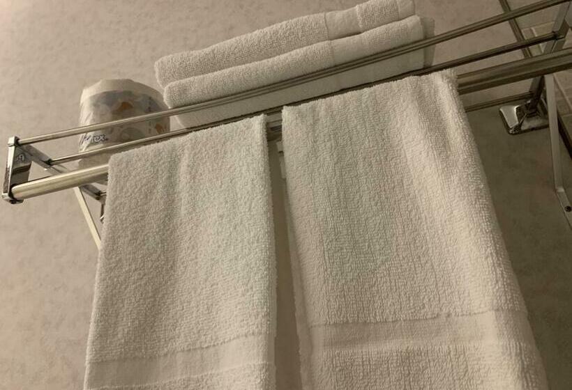 מוטל Bancroft Inn & Suites