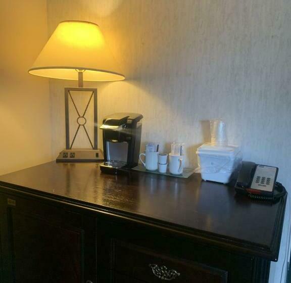 מוטל Bancroft Inn & Suites