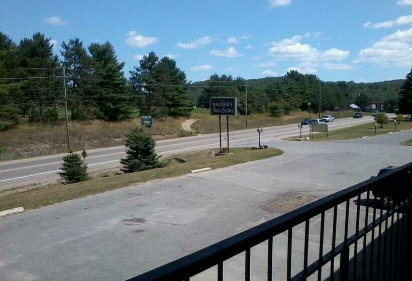 מוטל Bancroft Inn & Suites