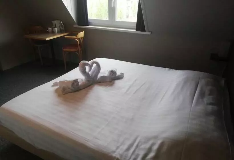 Majatalo Logies Het Maantje