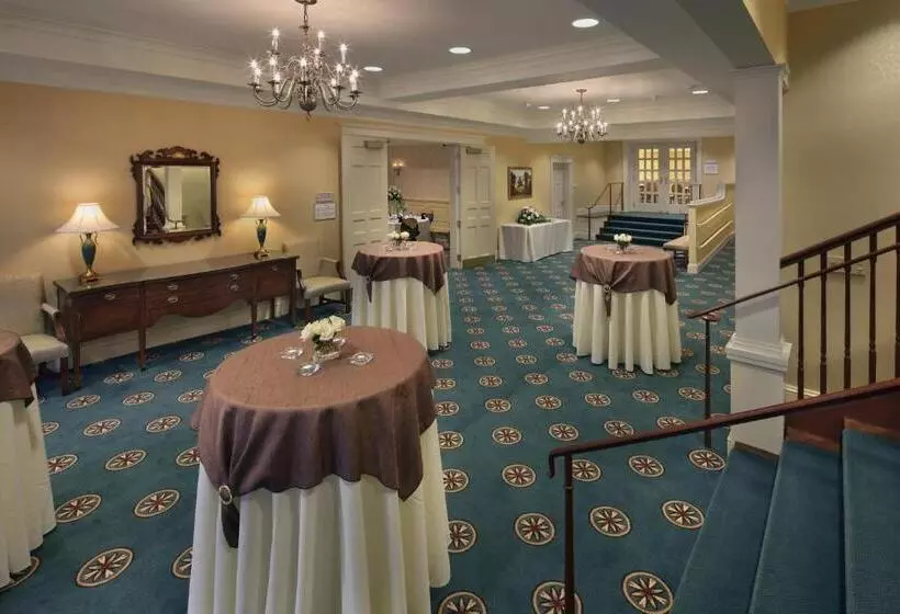 Retkeilymaja Inn On Boltwood