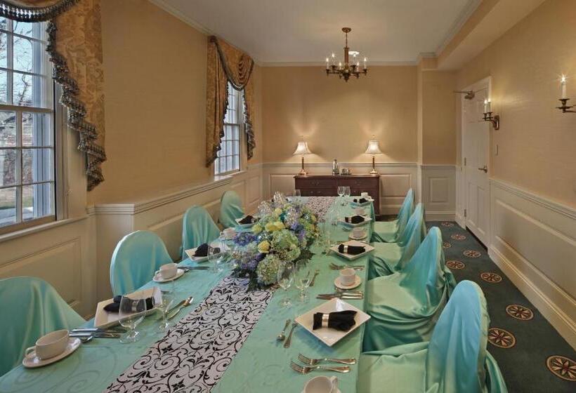 הוסטל Inn On Boltwood