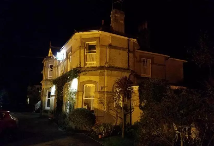 Aamiaismajoitus (B&B) Foxhills Of Shanklin
