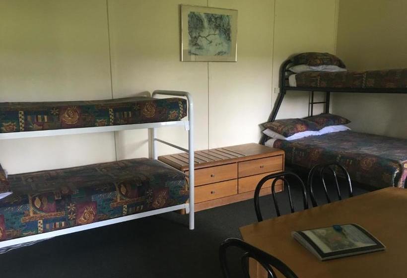 هتل Sunflowers Animal Farm & Farmstay