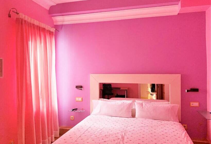 پانسیون Hostal Arco Iris