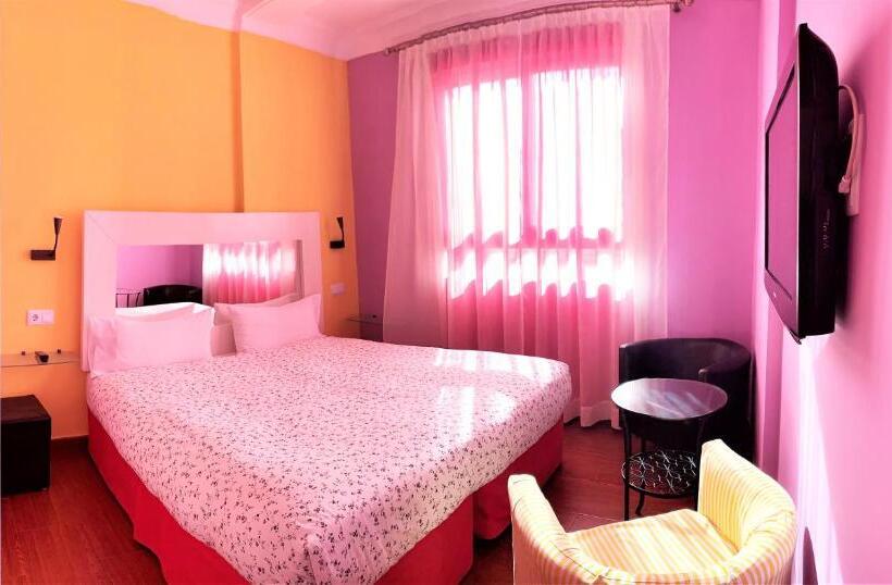 پانسیون Hostal Arco Iris