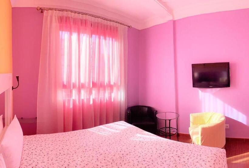 پانسیون Hostal Arco Iris