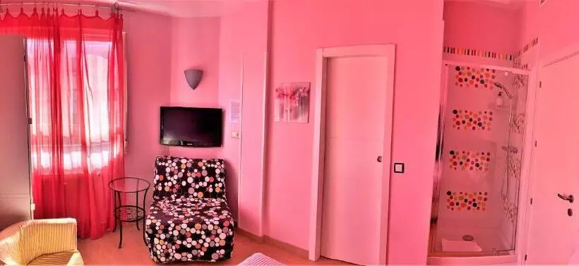 پانسیون Hostal Arco Iris