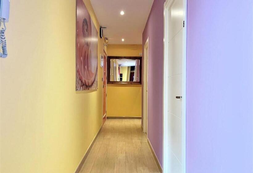 پانسیون Hostal Arco Iris