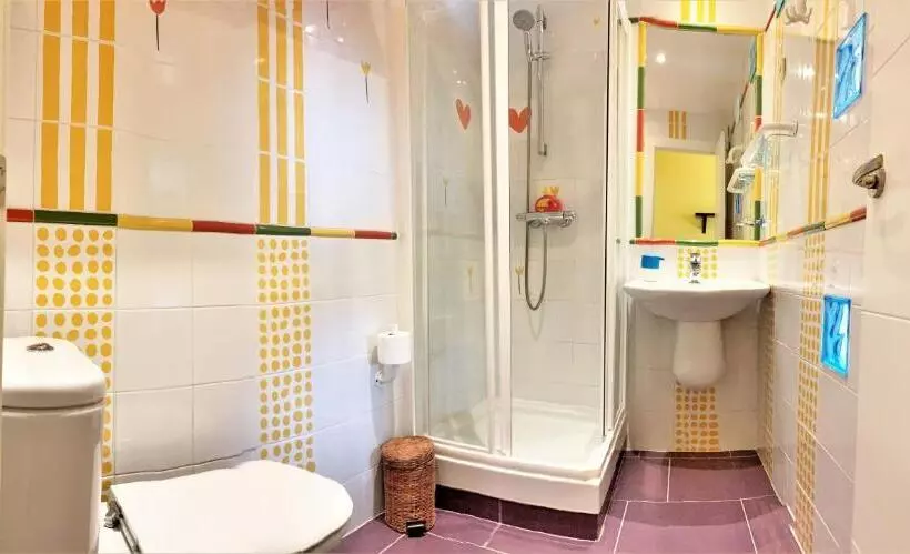 پانسیون Hostal Arco Iris