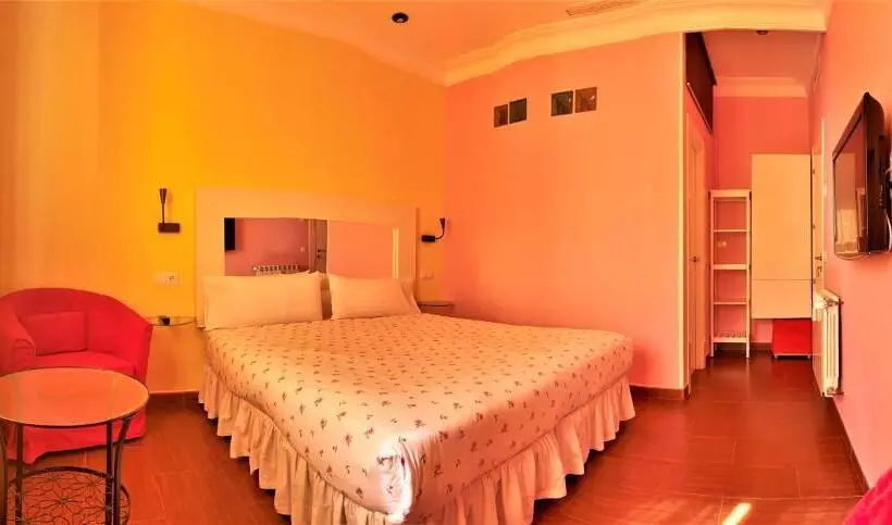 پانسیون Hostal Arco Iris