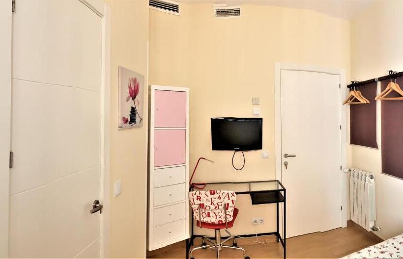 پانسیون Hostal Arco Iris