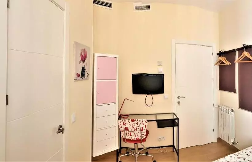 پانسیون Hostal Arco Iris