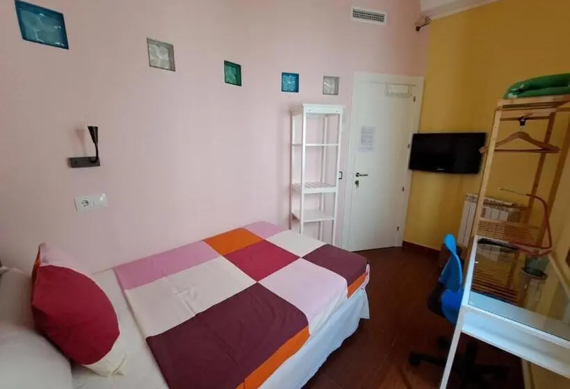 پانسیون Hostal Arco Iris