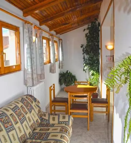 پانسیون Apartamentos Vicenta